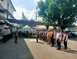 Polsek Johar Baru Bersama Unsur Tiga Pilar Penertiban Parkir Liar dan PKL di Bahu Jalan Kramat Pulo Gundul Kelurahan Tanah Tinggi