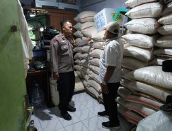 Bhabinkamtibmas Benhil Monitoring Pengecekan Ketersediaan Dan Harga Sembako Agen Beras Ratno