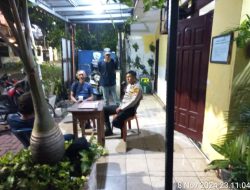 Patroli Dialogis Dini Hari Kapolsubsektor Kayu Awet: Sambang Pos Kamling RW 04 Johar Baru untuk Meningkatkan Keamanan