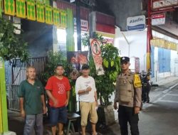 Menjaga Ketertiban, Bhabinkamtibmas Kampung Rawa Patroli Bersama Tokoh Masyarakat dan Warga Antisipasi Tawuran Remaja