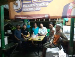 Jelang Pilkada DKI Kapolsubsektor Tanah Tinggi Patroli Dialogis Sambangi Warga RW 08