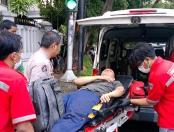 Pertolongan Pertama Terjadinya Kecelakaan Persimpangan Jalan Teuku Umar Menteng