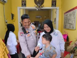 Bhabinkamtibmas Kelurahan Gunung Sahari Selatan Melakukan Monitoring Kegiatan Posyandu Balita Dan Lansia