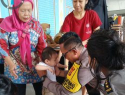 Patroli Dialogis Bhabinkamtibmas dan Satpol PP Kampung Rawa Monitoring Kegiatan Posyandu Balita, Lansia di RPTRA Rawa Ceria