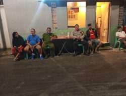 Bhabinkamtibmas Kelurahan Karang Anyar Bergabung dengan Satkamling dalam Upaya Cooling System