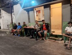 Bhabinkamtibmas Kelurahan Karang Anyar Bergabung dengan Satkamling dalam Upaya Cooling System