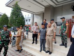 Bhabinkamtibmas Kelurahan Cempaka Baru Amankan Perayaan Natal di Gereja HKBP