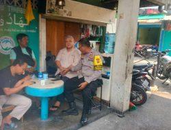 Bhabinkamtibmas Johar Baru Patroli Dialogis Sambang Tokoh Masyarakat dan Warga Di Pemukiman RW 11