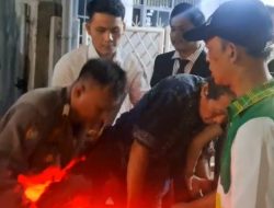 Natal Penuh Empati: Bhabinkamtibmas di Bekasi Bopong Jemaat Stroke untuk Beribadah