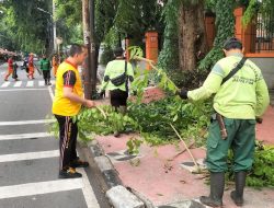Kerja Bakti Tiga Pilar Menteng Dengan Antisipasi Musim Hujan