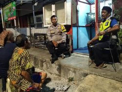 Bhabinkamtibmas Cideng Laksanakan Patroli dan Cooling System di Pos Kamling
