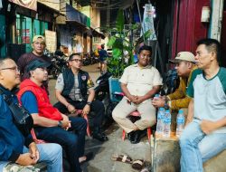 Patroli Wilayah Bhabinkamtibmas Kampung Rawa Cooling System bersama Ketua RW, Ketua RT dan FKDM untuk Meningkatkan Keamanan dan Ketertiban