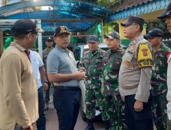 Bakti Sosial Grebek Lumpur Tiga Pilar: Sinergitas Bhabinkamtibmas dan Warga RW 09 Kelurahan Johar Baru