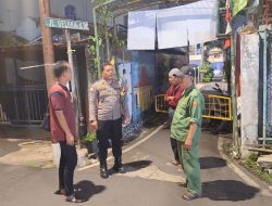 Cegah Kamtibmas Dini Hari, Bhabinkamtibmas Gelora Patroli Dialogis Wilayah Dan Sambang Poskamling RT 07/02