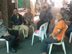 Kolaborasi Bhabinkamtibmas Galur dan Satpol PP dalam Kegiatan Posyandu Balita di Balai Warga RW 01