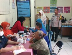 Peduli Kesehatan Warga Bhabinkamtibmas Hadir Di Posyandu RW 002 Pasar Baru