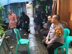 Bhabinkamtibmas Menteng Bersama ASN Kelurahan Menteng Takziah Ayahanda Anggota FKDM