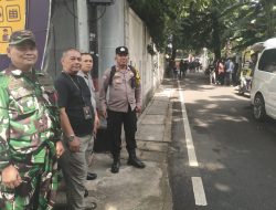 Wujud Sinergritas TNI – POLRI Takziah Bersama Orang Tua Dari Baim Wong