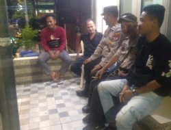 Sambang Poskamling RW 01, Kapolsubsektor Galur Ajak Petugas Satkamling dan Warga Tingkatkan Keamanan