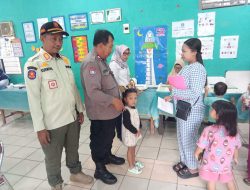 Bhabinkamtibmas Kelurahan Harapan Mulia Melakukan Monitoring Kegiatan Posyandu Balita Dan Lansia