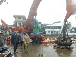Bhabinkamtibmas Pegangsaan Pemantauan Pintu Air Manggarai