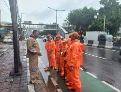 Bhabinkamtibmas Kebon Kacang Berikan Arahan Kepada Petugas PPSU