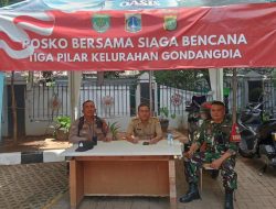 Bhabinkamtibmas Gondangdia Bersinergi Dengan Babinsa Di Posko Bersama Gondangdia
