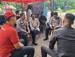 Kapolsubsektor Dan Bhabinkamtibmas Gelora Ajak Pedagang Kuliner Peran Aktif Menjaga Kamtibmas