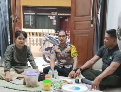 Bhabinkamtibmas Kelurahan Kampung Rawa Melaksanakan Kegiatan Patroli Dialogis Dan Sambang ke Kediaman Ketua RT 06