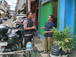 Kegiatan Interaksi dan Imbauan Kamtibmas Bhabinkamtibmas Kampung Rawa dengan Ketua RT 03