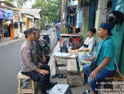 Sambang ke Pedagang Makanan Burung Bhabinkamtibmas Kelurahan Galur Berikan Imbauan Kamtibmas