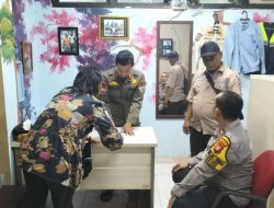 Bhabinkamtibmas Menteng Membantu Penyelesaian Problem Solving Antar Keluarga Di Rt 06 Rw 07 Menteng