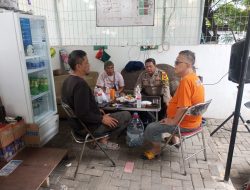 Arahan Cegah Kebakaran Bhabinkamtibmas Karang Anyar Di Warung Kopi