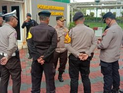 Kapolsektro Tanah Abang Pimpin Pengamanan Unjuk Rasa Oleh Gerakan Mahasiswa Hukum Indonesia Di Gedung DPR RI
