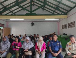 Bhabinkamtibmas Kelurahan Gambir Sambangi Pos Kamling untuk Perkuat Keamanan Lingkungan