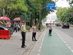 Pelayanan Polri Untuk Jemaah Sholat Jumat di Masjid Istiqlal Sawah Besar