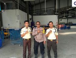 Bhabinkamtibmas Kelurahan Sumur Batu Melaksanakan Kegiatan Cooling System dan Sambang Perkantoran