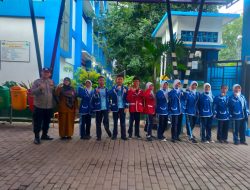 Bhabinkamtibmas Menteng Berikan Pelayanan Prima Di SMPN 8 Menteng