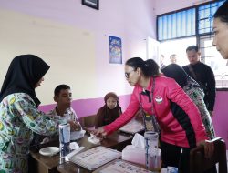 Ny. Juliati Sigit Prabowo Kunjungan ke SLB Kemala Bhayangkari 2 Gresik