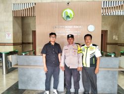 Bhabinkamtibmas Kelurahan Cideng Laksanakan Pengamanan Rencana Aksi Unjuk Rasa di Kantor Dinas Perumahan dan Pemukiman