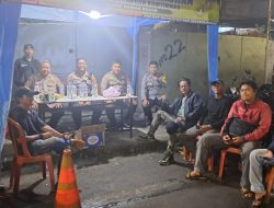Bersama Masyarakat Kapolsubsektor Karang Anyar Pimpin Giat Di Pos Singgah Ramadhan 1446 H