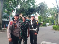 Personil Patmor Menteng Dan Babinsa Pemantauan Kerawanan Siang Hari Di Sekitaran Taman Menteng