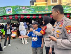 Polwan Polres Metro Jakarta Pusat Gelar Patroli Ramadan di Bazar Takjil Benhil