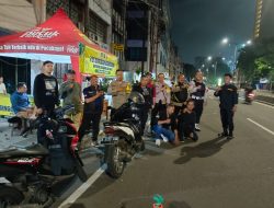 Patroli Malam di Pos Singgah Ramadhan, Polsek Metro Gambir Jaga Keamanan Petojo Utara