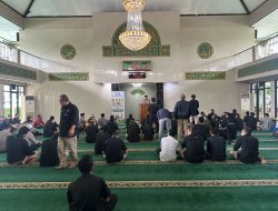 Polisi Gelar “Satu Jam Mengaji” di Masjid Al-Manar TVRI, Ajak Warga Makmurkan Masjid