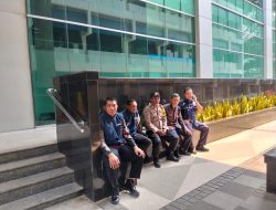 Antisipasi Unjuk Rasa, Bhabinkamtibmas Kelurahan Cideng Laksanakan Ploting di Kantor Dinas Sumber Daya Air