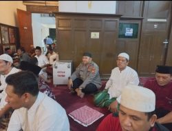 Bhabinkamtibmas Cikini Dan Kapolsubsektor Sarinah Hadiri Tarawih Keliling Di Masjid Cut Mutia Menteng