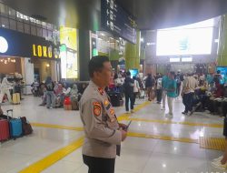 Polsek Metro Gambir Pastikan Keamanan dan Kenyamanan Pemudik di Stasiun Gambir