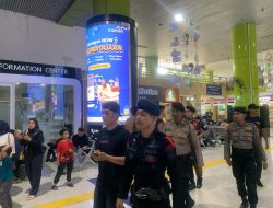 Jaga Keamanan Arus Mudik, Polsek Metro Gambir Gelar Patroli di Stasiun Gambir