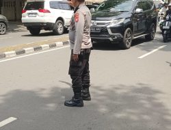 Patko 1051 Lakukan Pengaturan Lalu lintas Sore Hari Di Sepanjang Jalan Wahid Hasyim